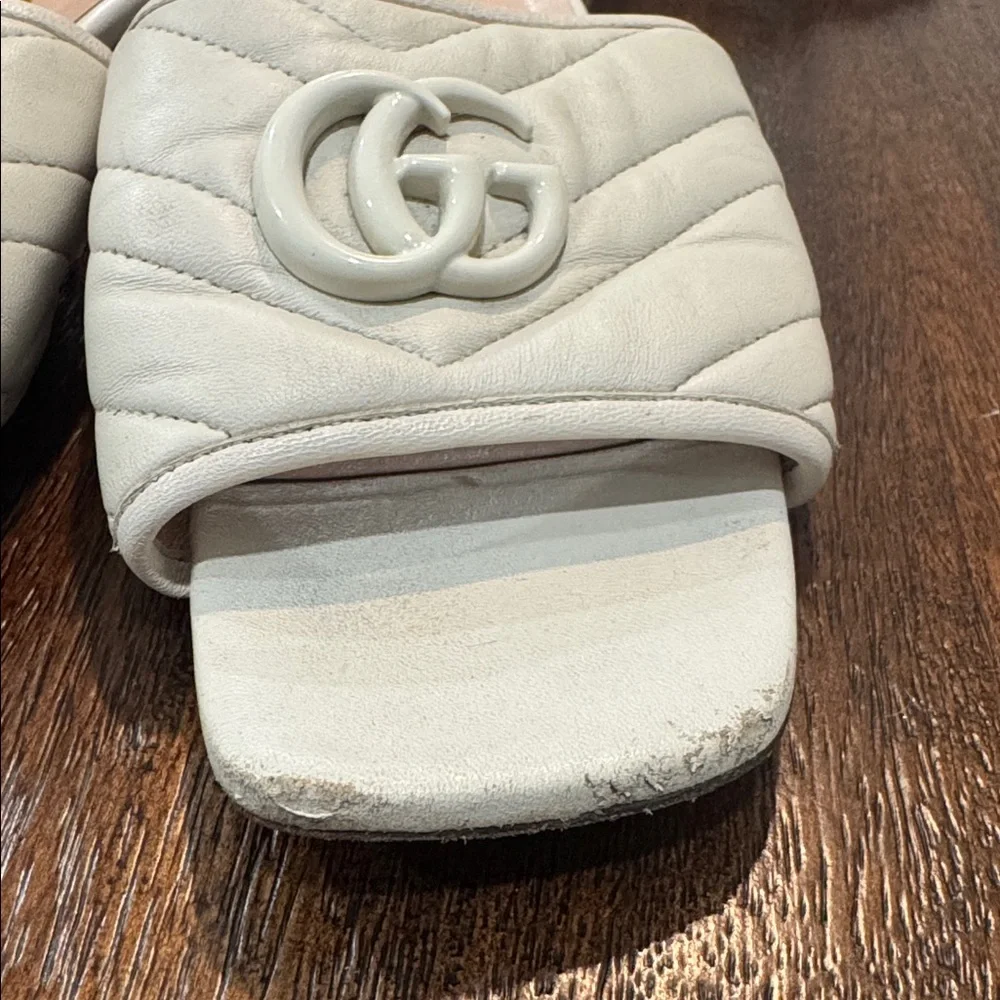 Gucci Women's Ivory Slide Sandals size 38/8 - Picture 9 of 16